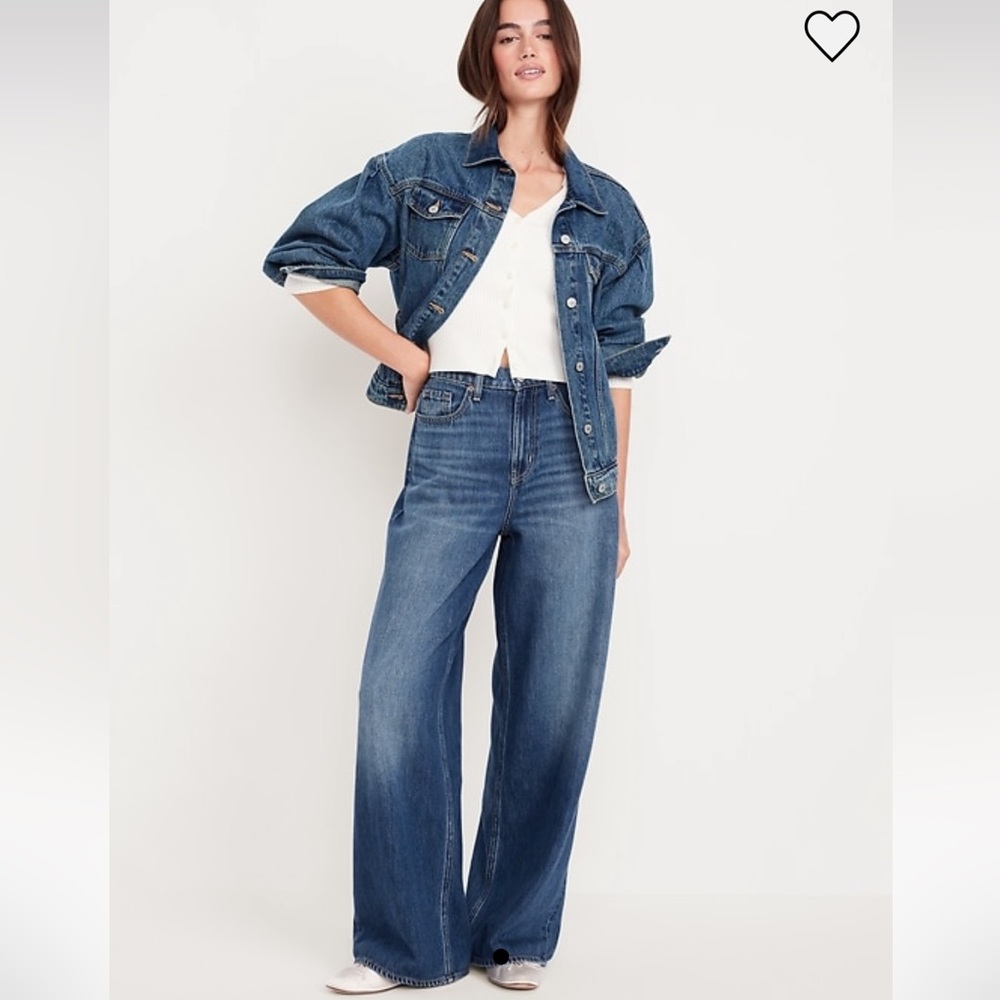 Old Navy High-Waisted Baggy Wide-Leg Jeans
Medium Wash